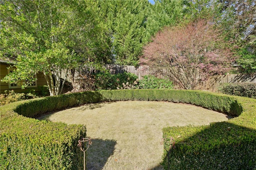 76 Huntington Road NE