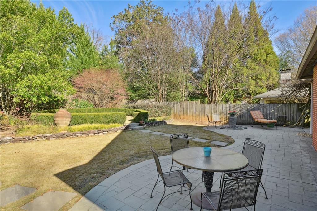 76 Huntington Road NE