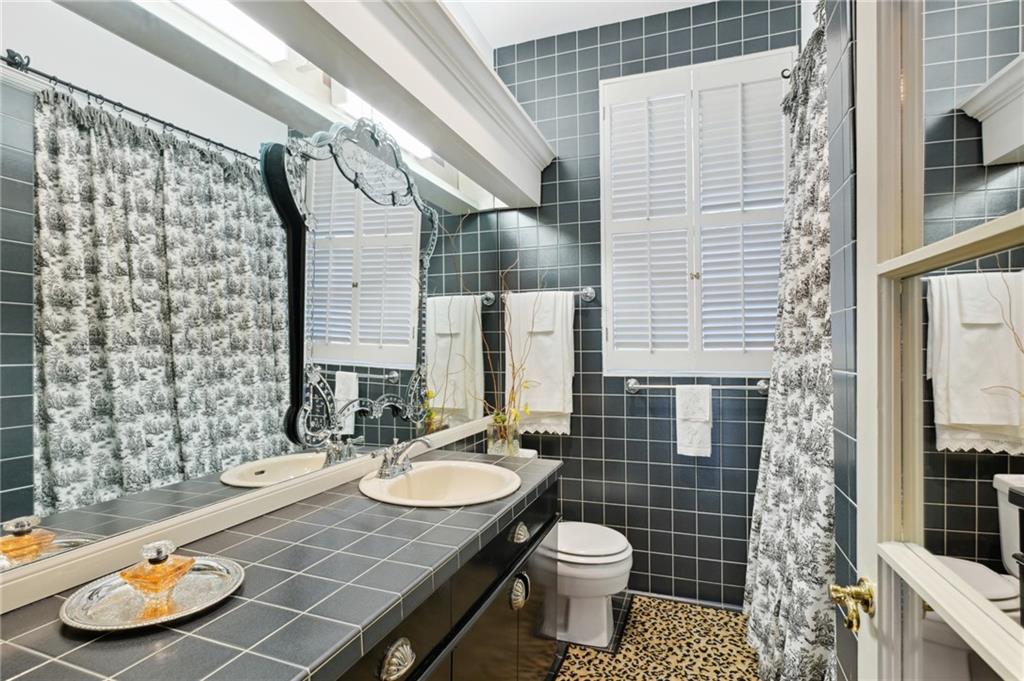 76 Huntington Road NE