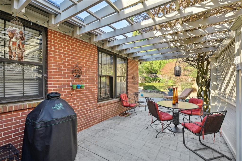 76 Huntington Road NE