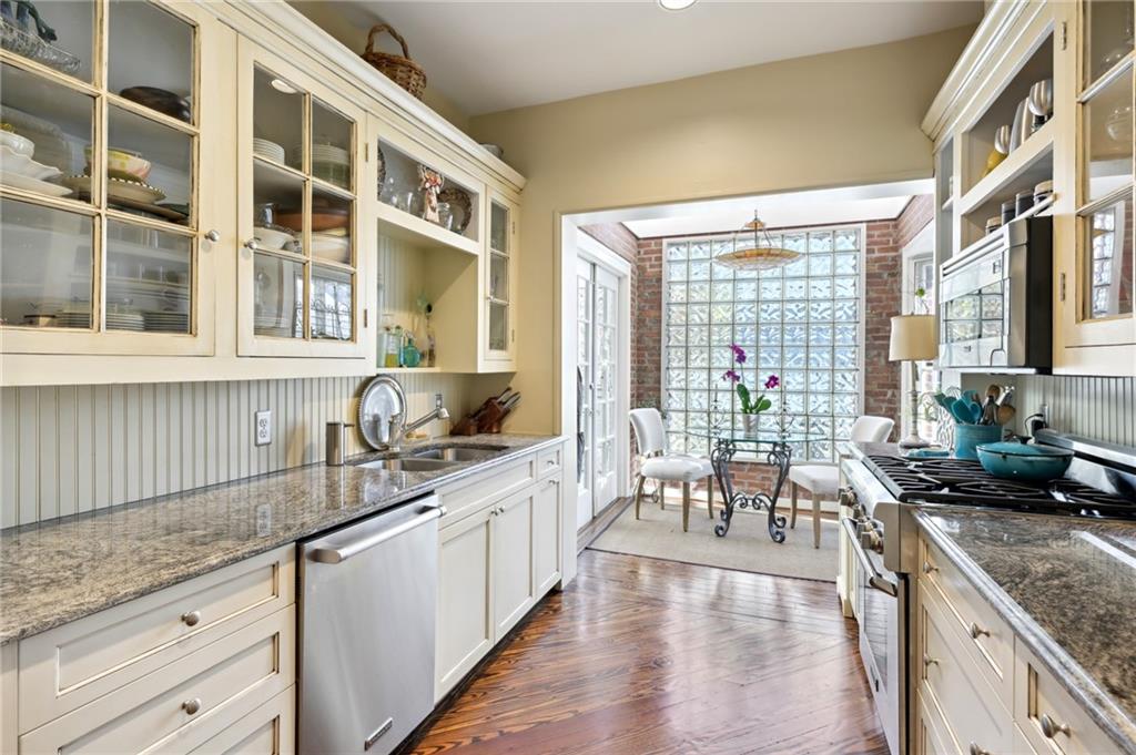 76 Huntington Road NE