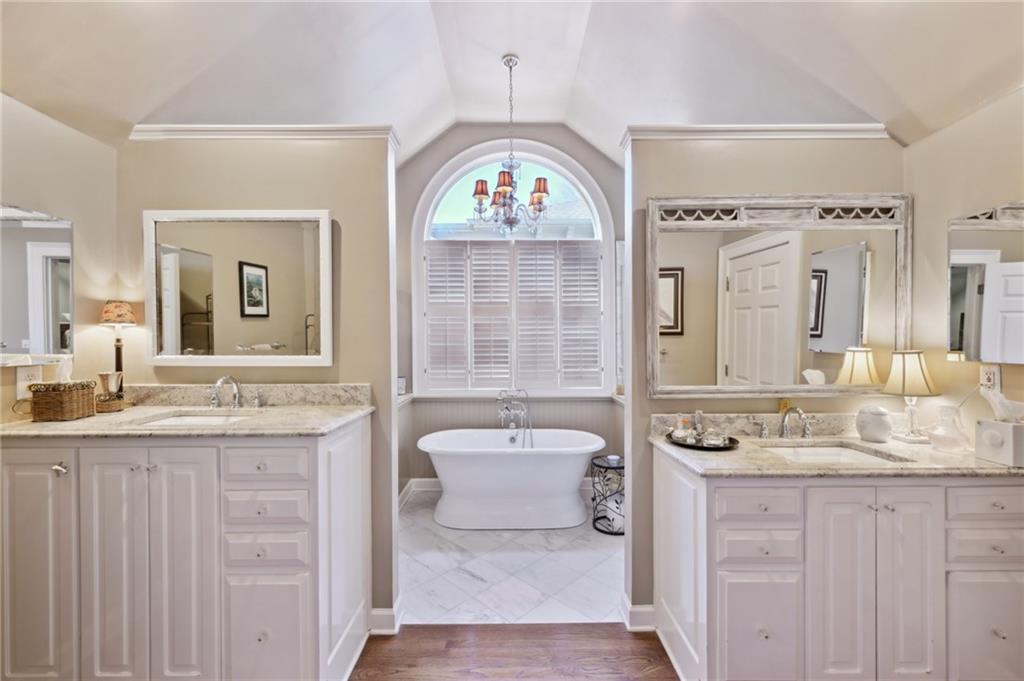 76 Huntington Road NE