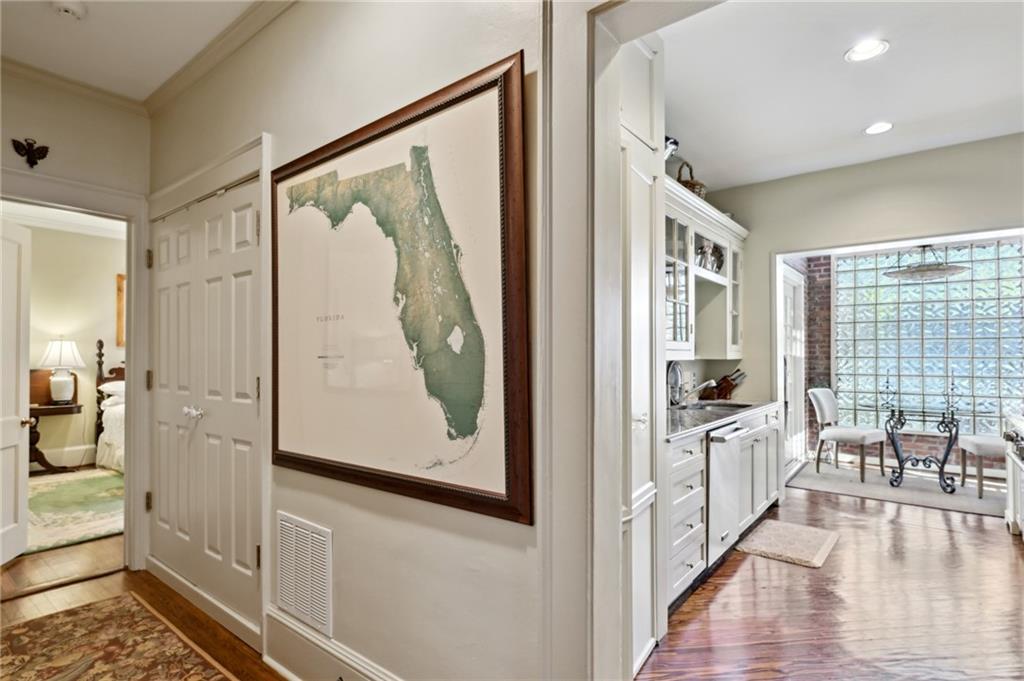 76 Huntington Road NE