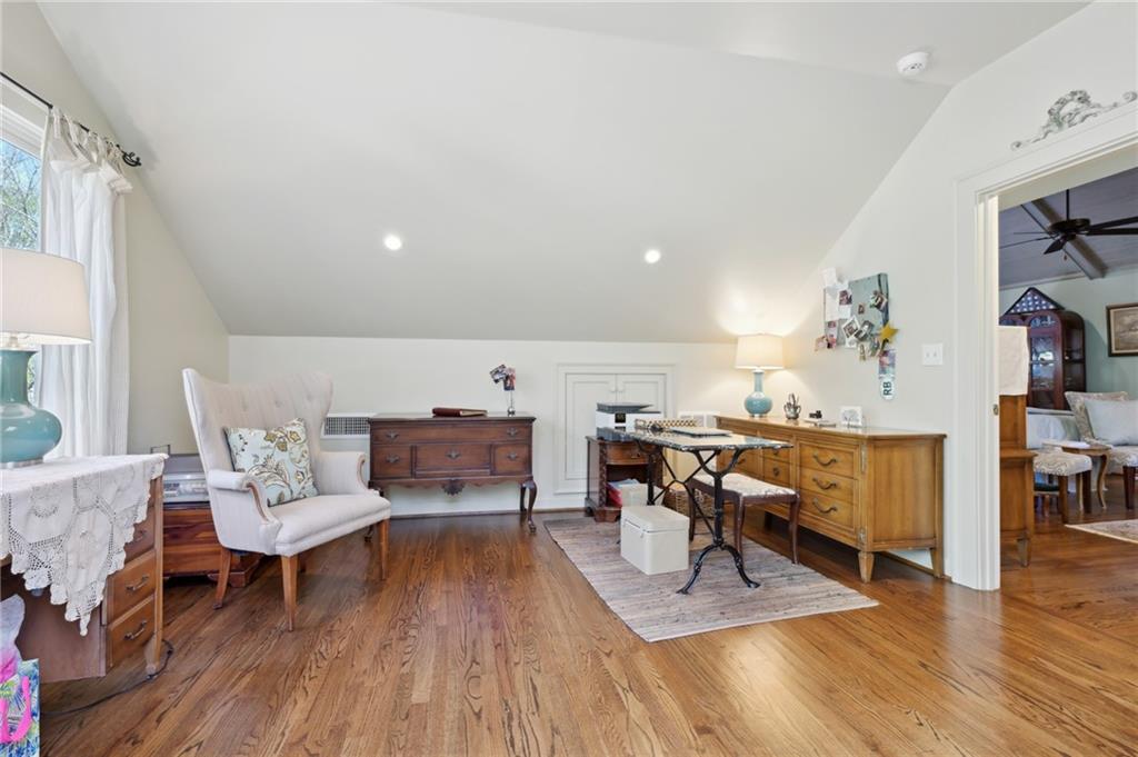 76 Huntington Road NE