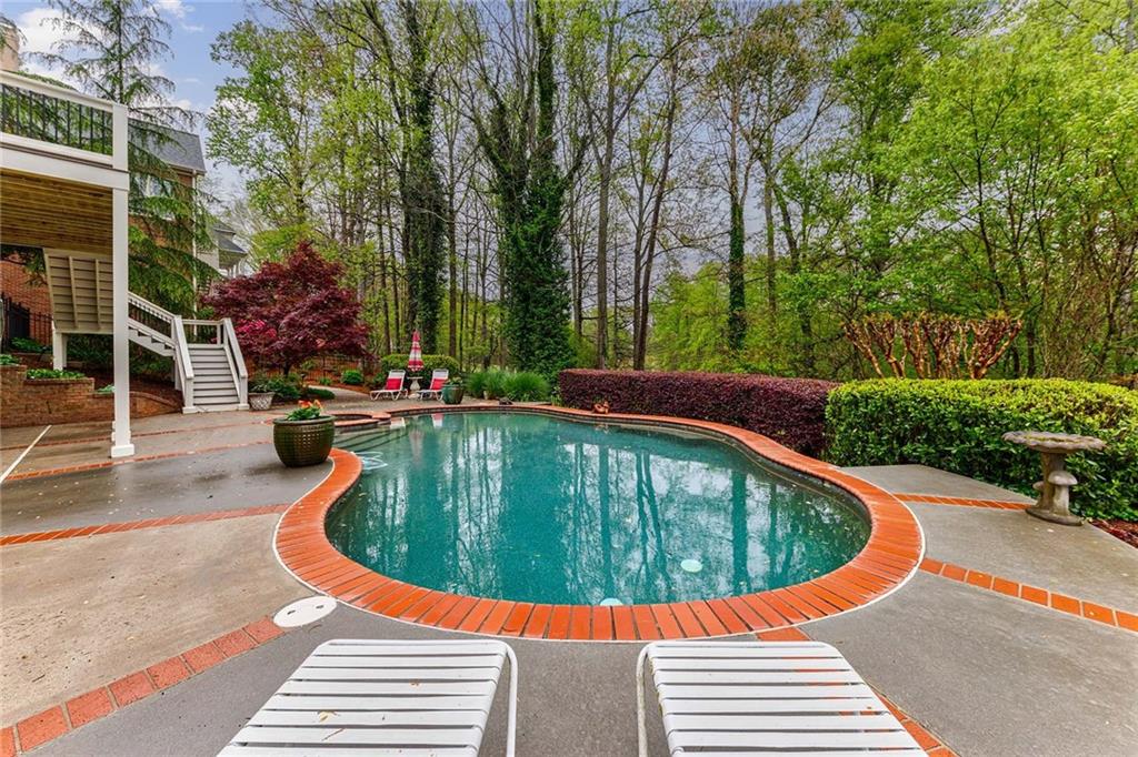 670 Greenview Terrace