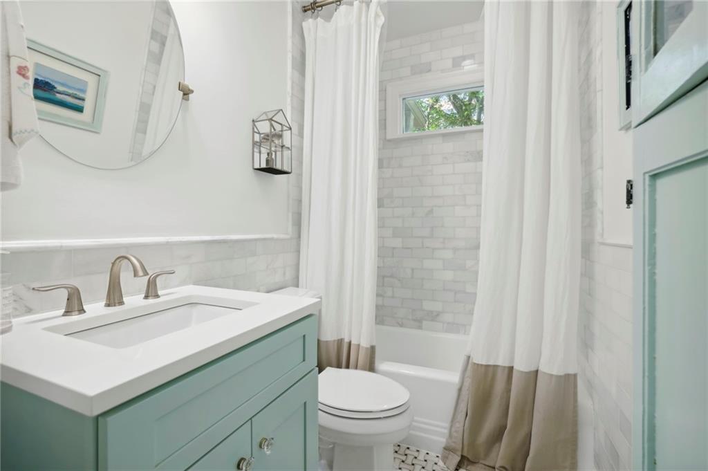 1941 Ardmore Road NW