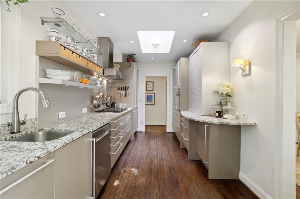 1941 Ardmore Road NW