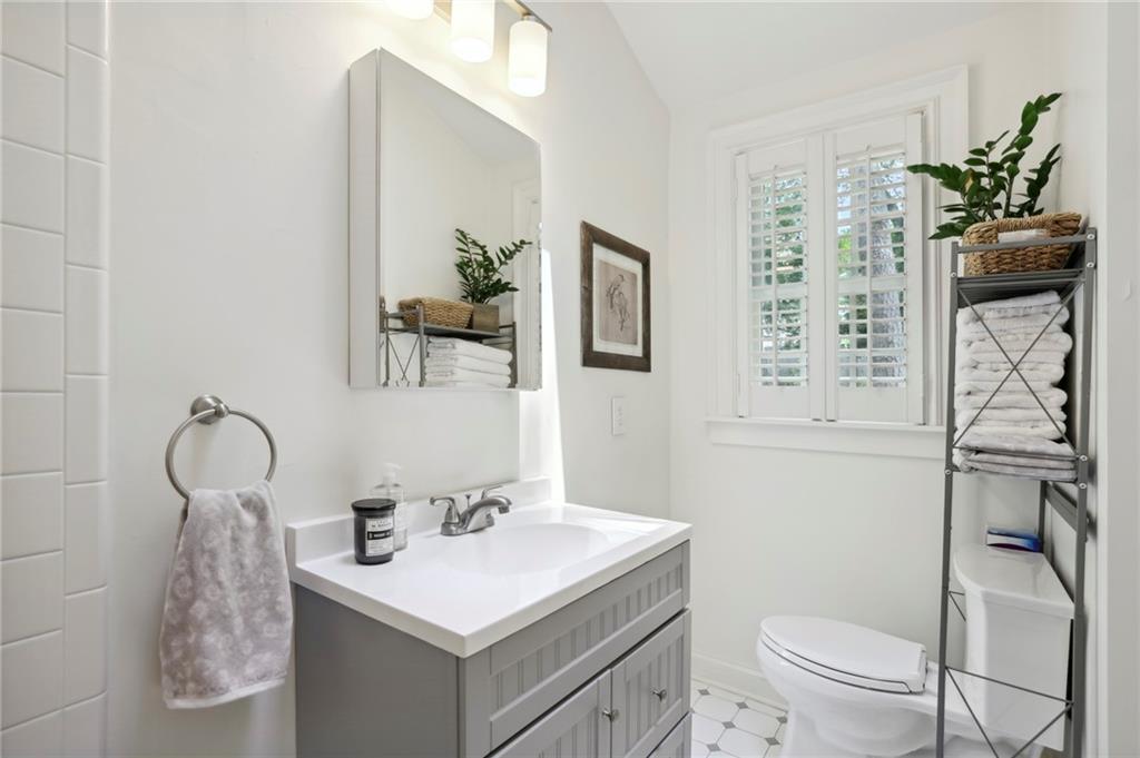 1941 Ardmore Road NW