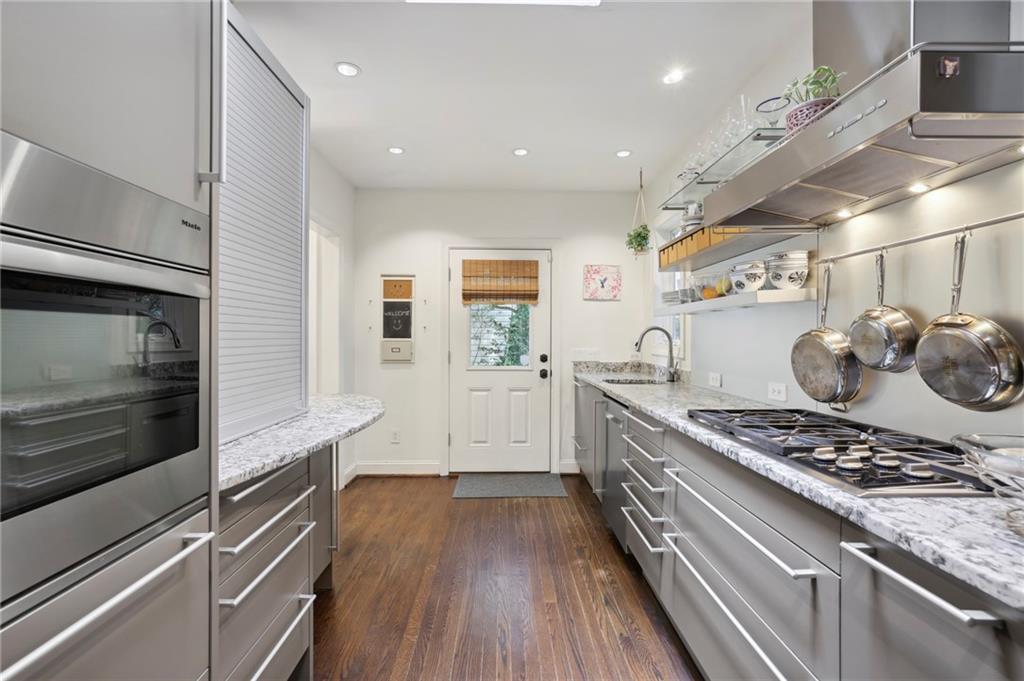 1941 Ardmore Road NW