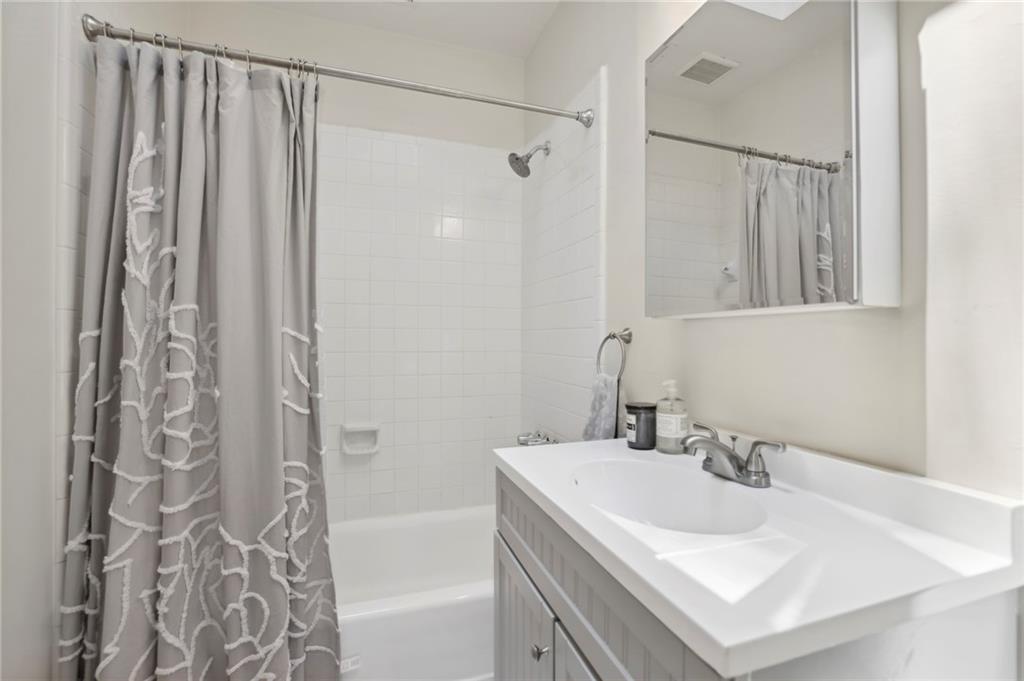 1941 Ardmore Road NW