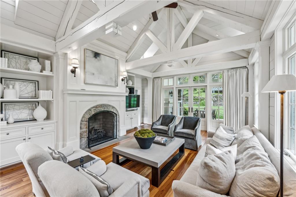 4332 Davidson Avenue NE