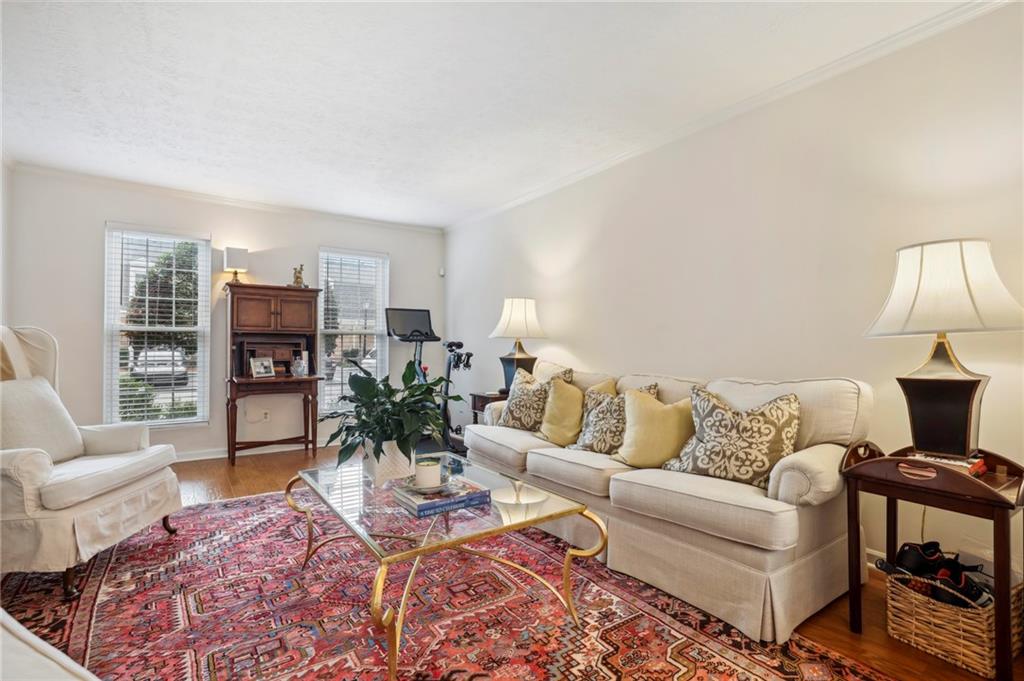 5 Walnut Hill Place NW