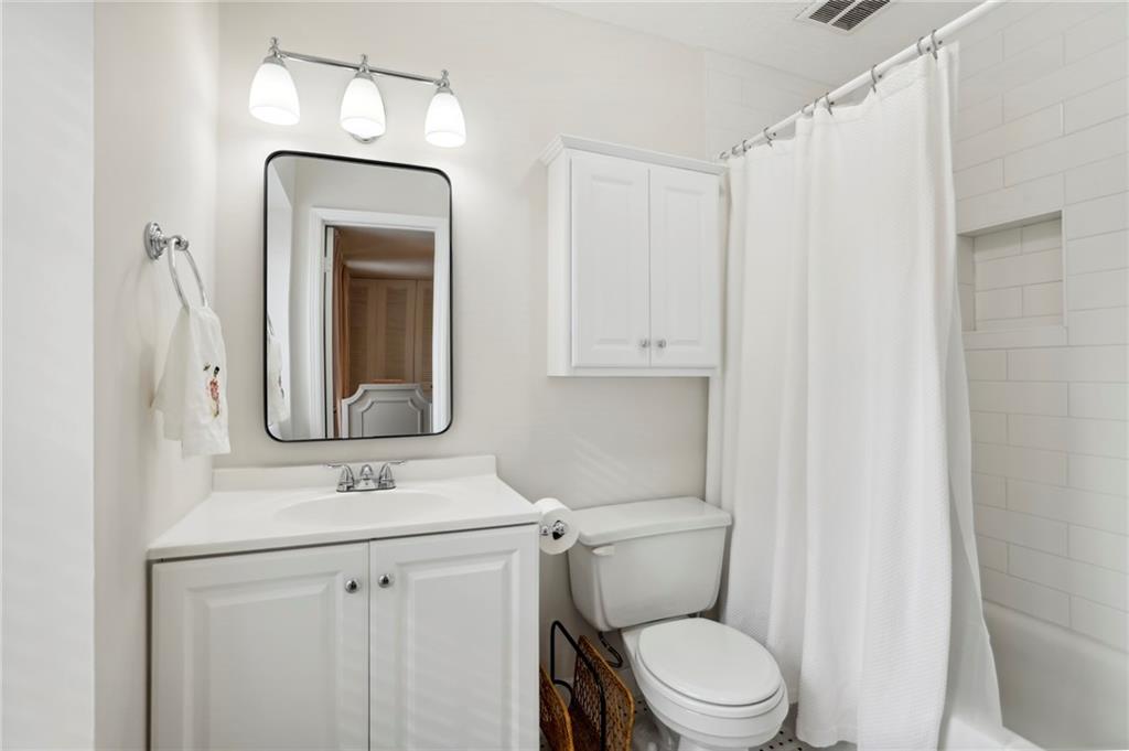 5 Walnut Hill Place NW