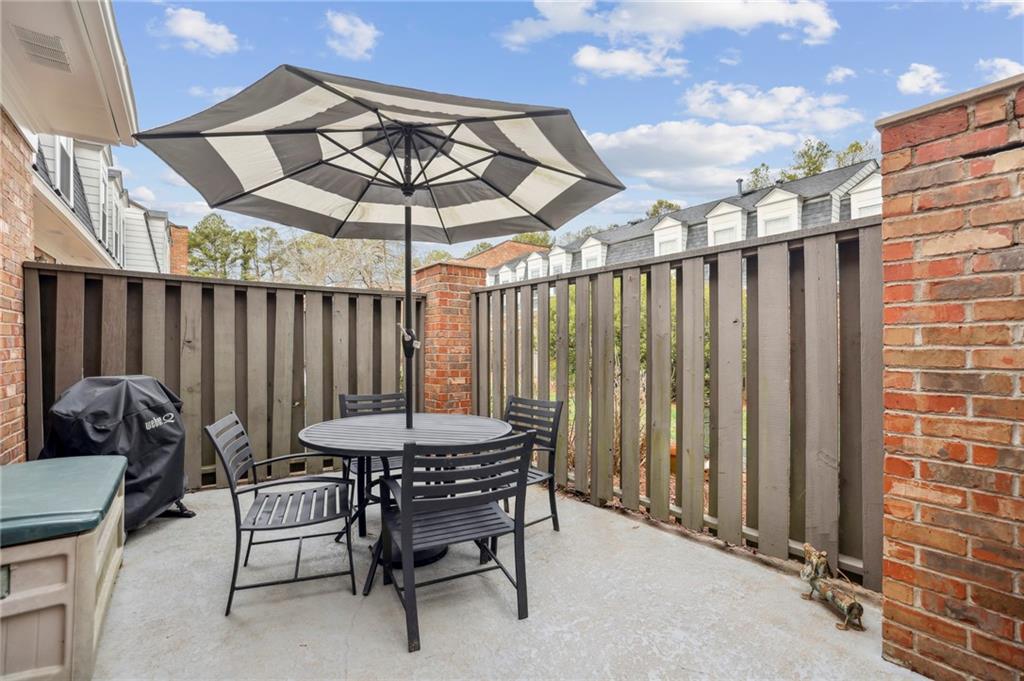 5 Walnut Hill Place NW