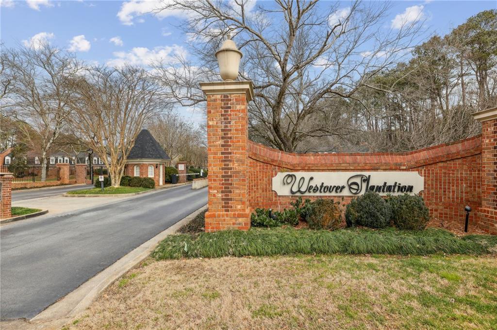 5 Walnut Hill Place NW