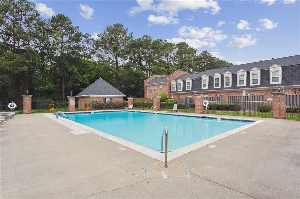 5 Walnut Hill Place NW