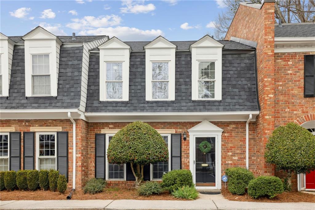 5 Walnut Hill Place NW