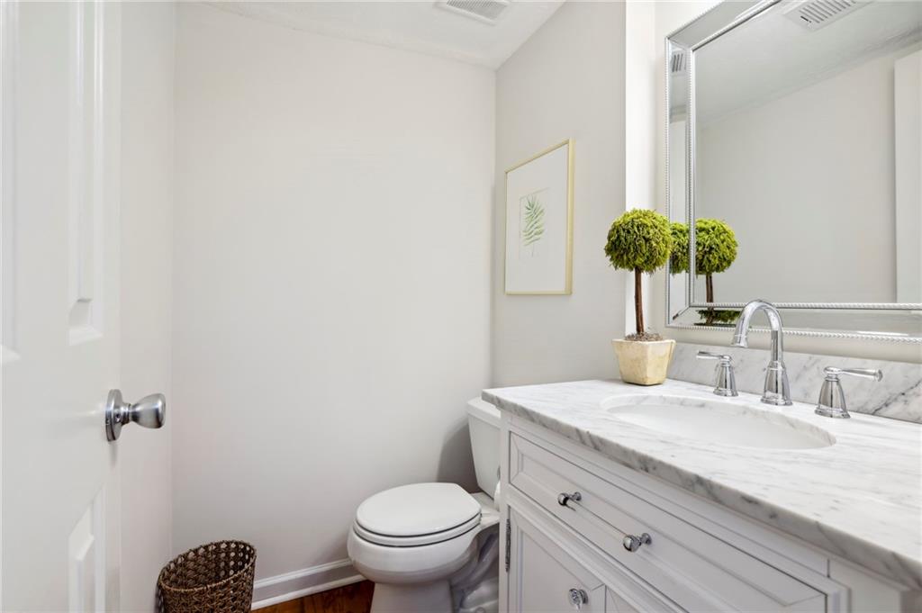 5 Walnut Hill Place NW