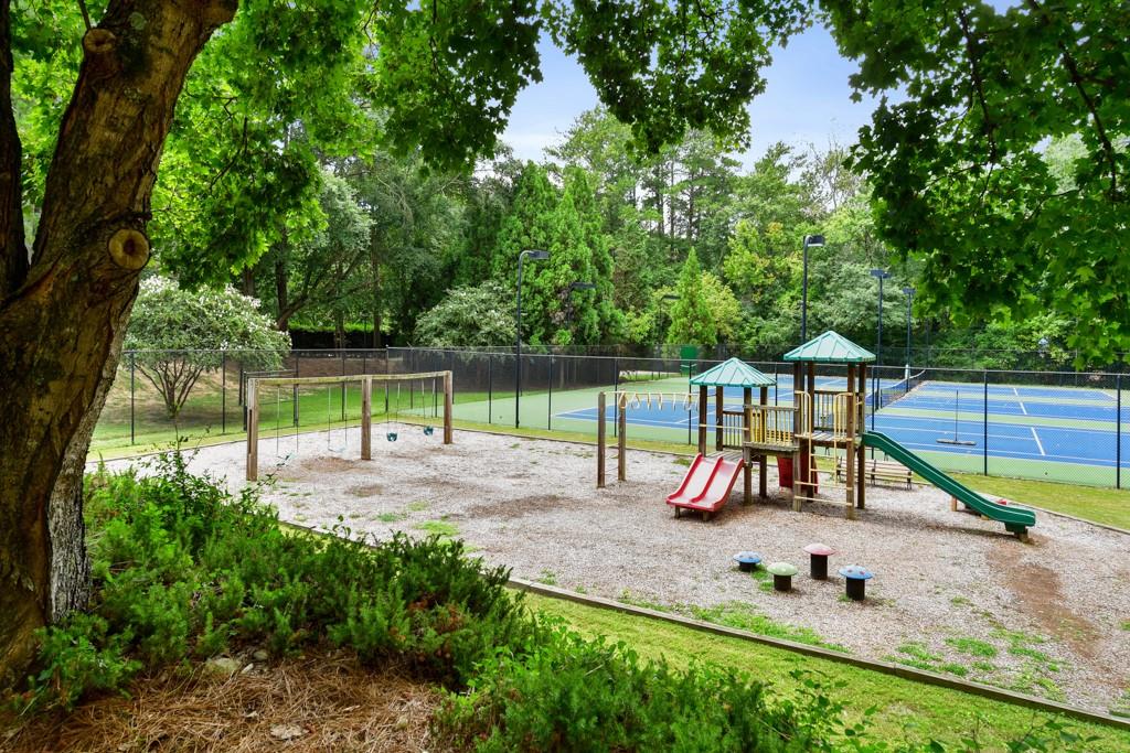 5 Walnut Hill Place NW