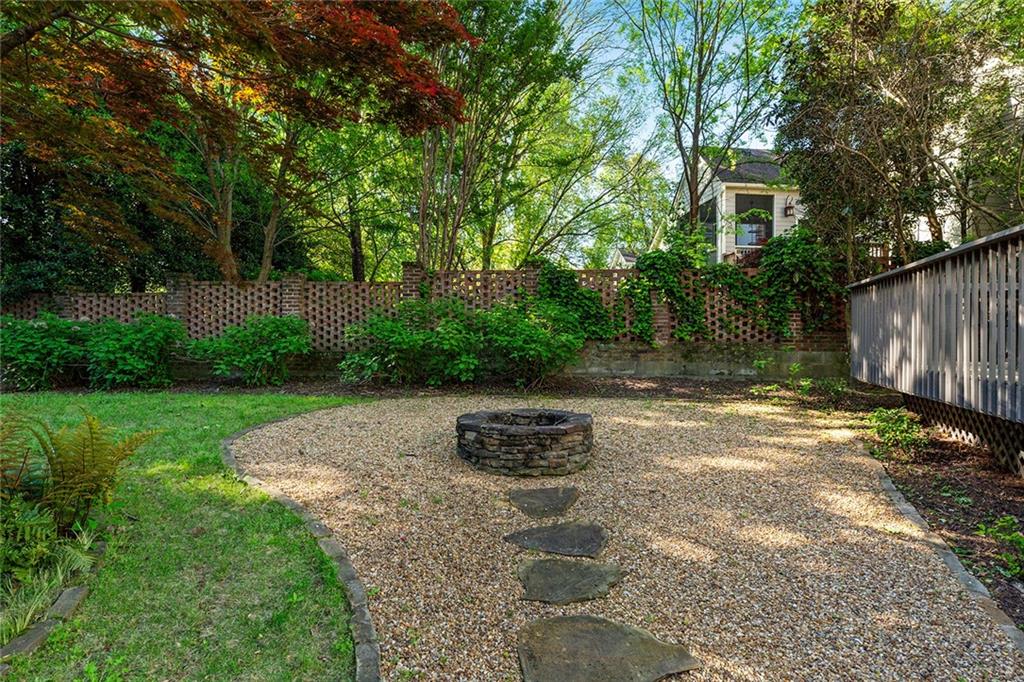 1863 Greystone Road NW