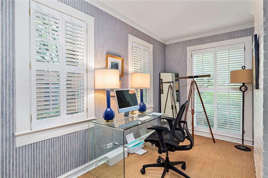 1863 Greystone Road NW