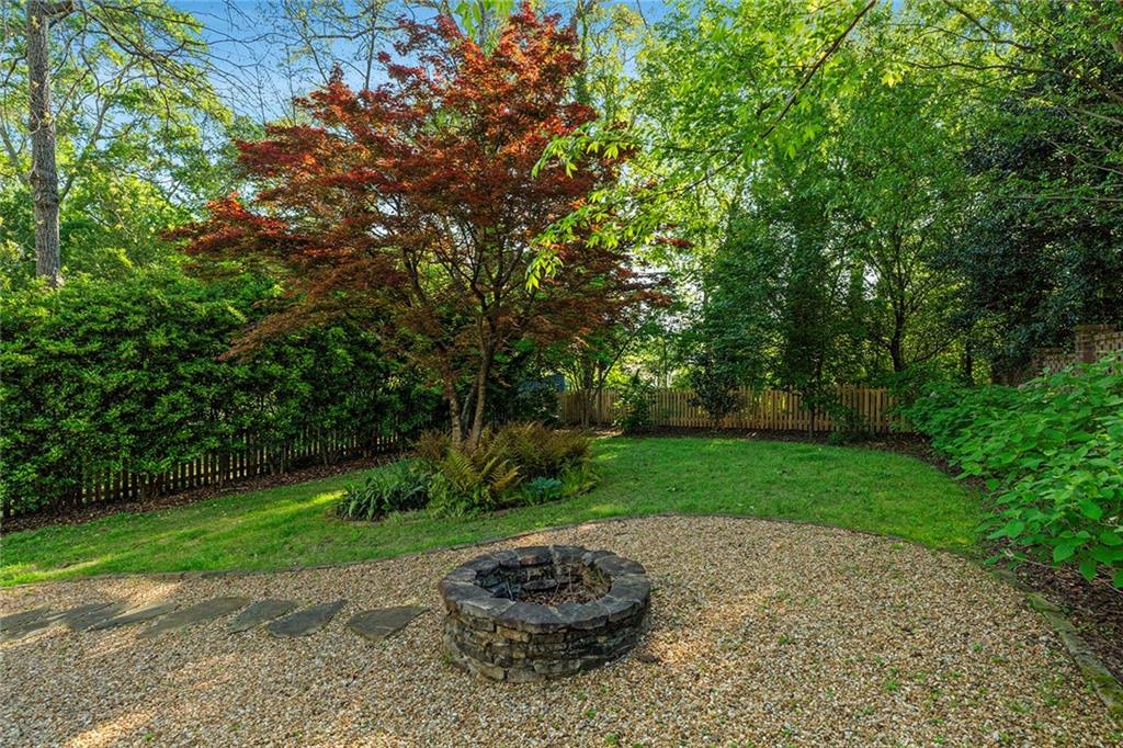 1863 Greystone Road NW