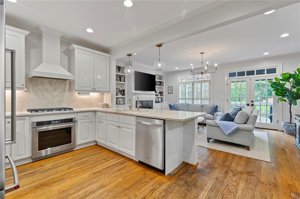 1863 Greystone Road NW