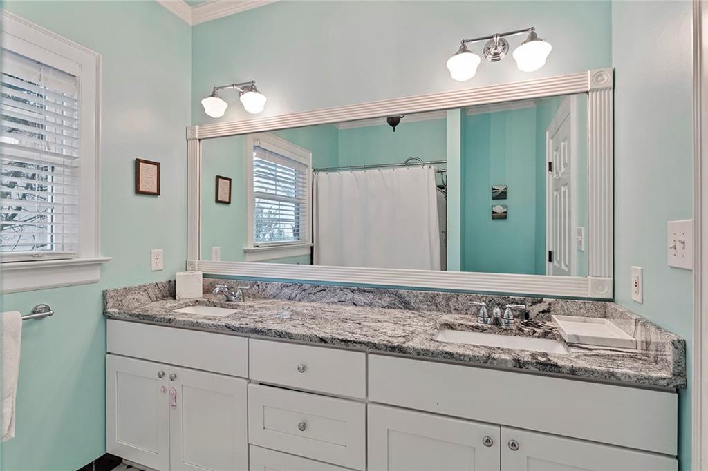 1863 Greystone Road NW