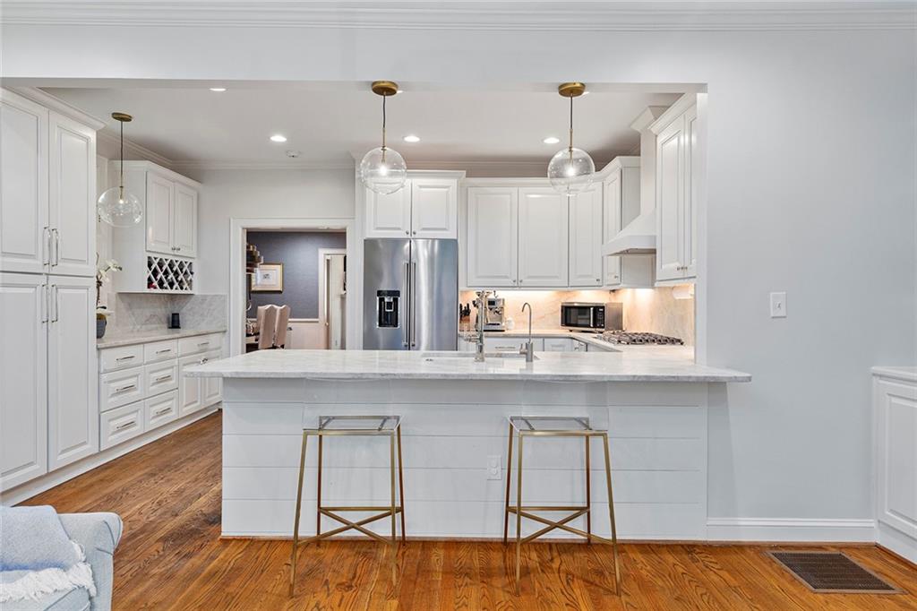 1863 Greystone Road NW