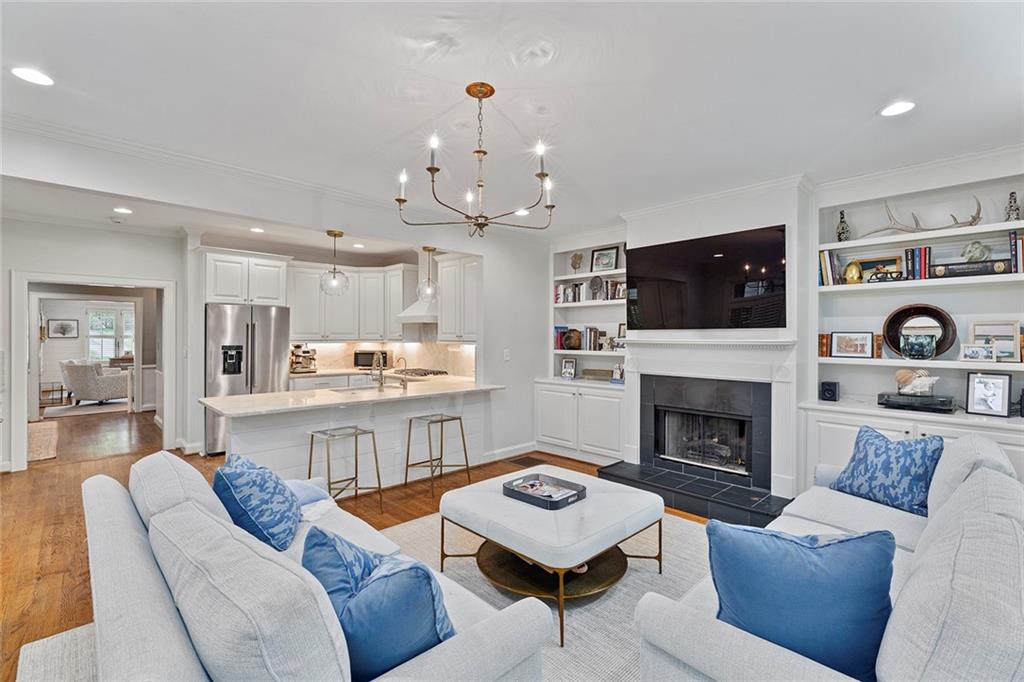 1863 Greystone Road NW