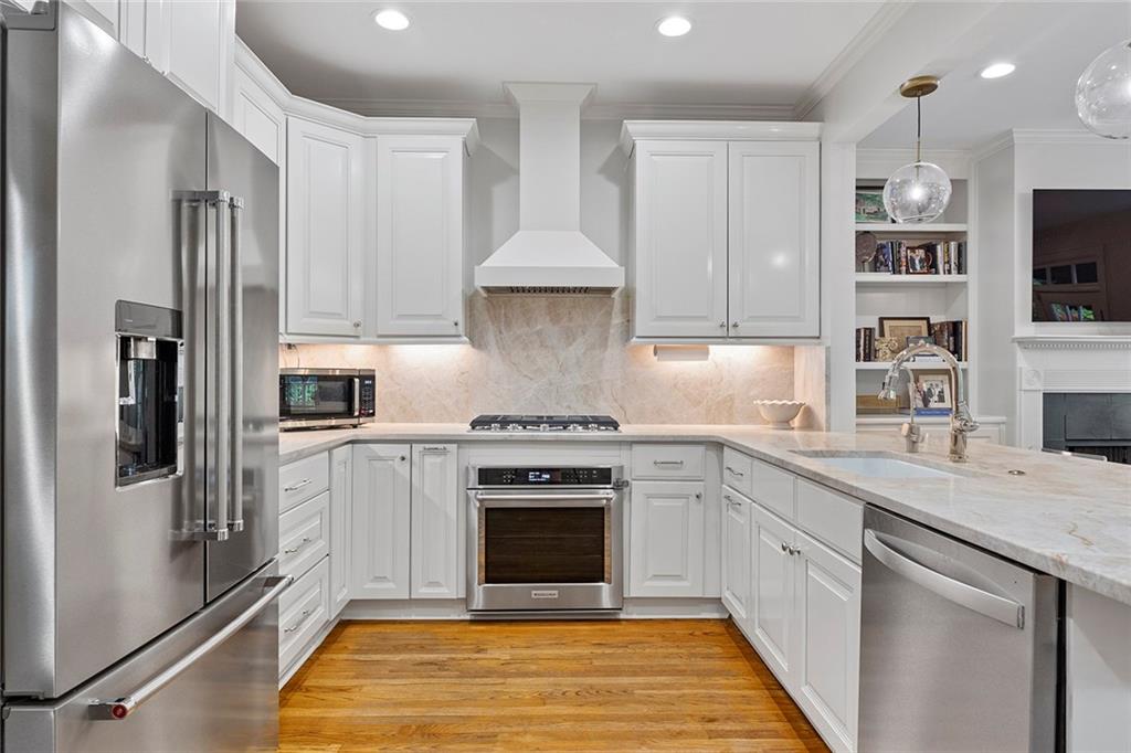 1863 Greystone Road NW