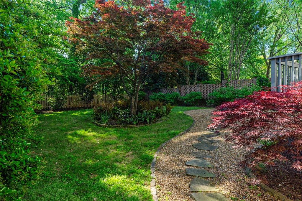 1863 Greystone Road NW