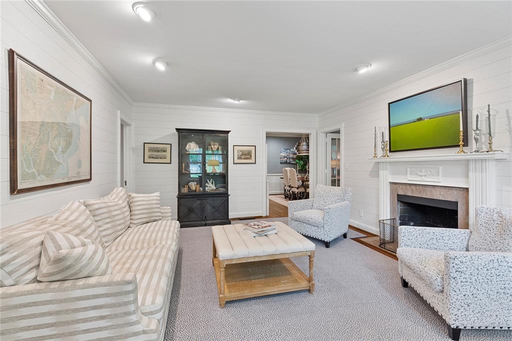 1863 Greystone Road NW