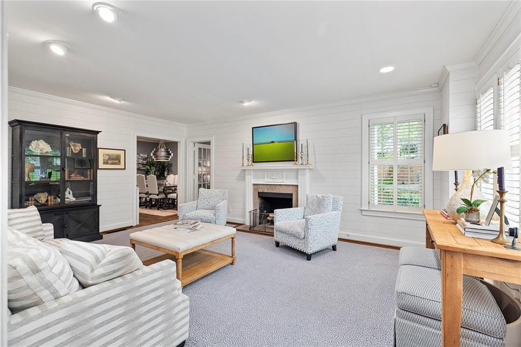 1863 Greystone Road NW