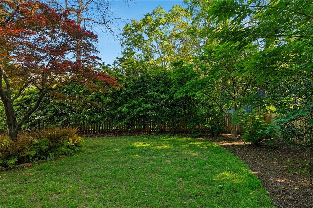 1863 Greystone Road NW