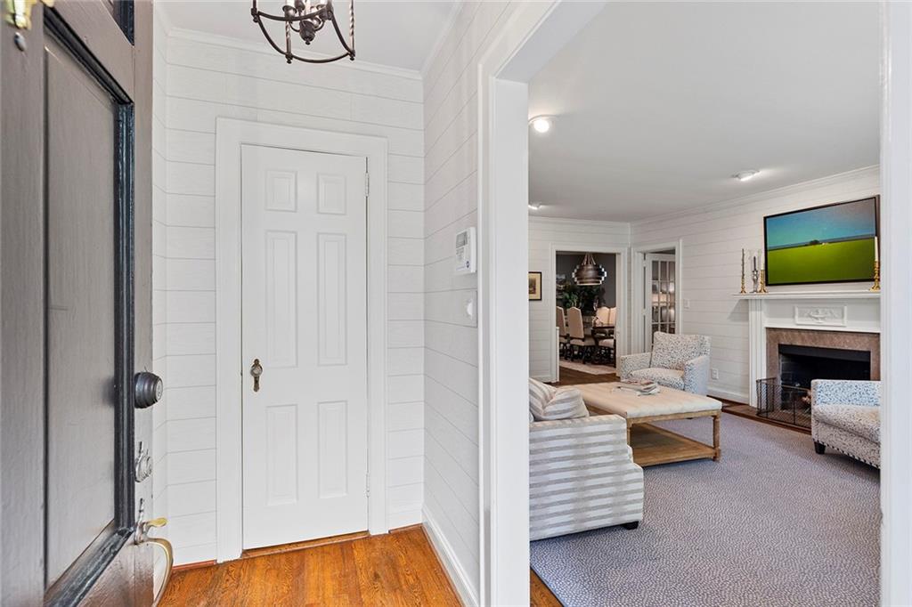 1863 Greystone Road NW