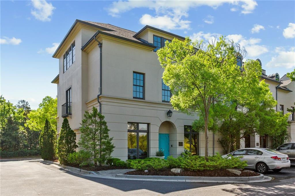 425 Peachtree Hills Avenue NE Unit 15