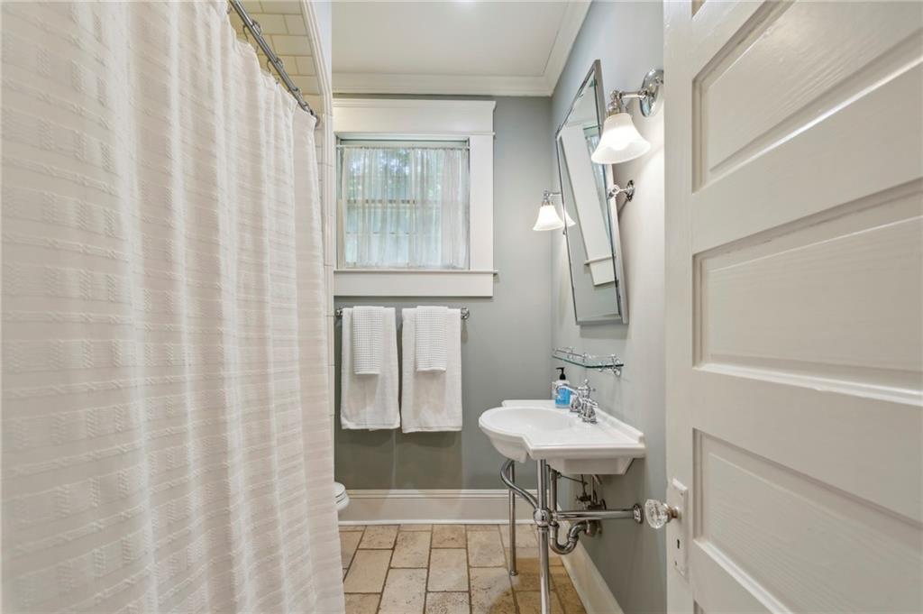 13 Roanoke Avenue NE