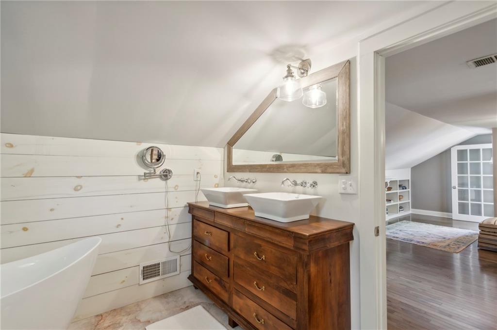 13 Roanoke Avenue NE