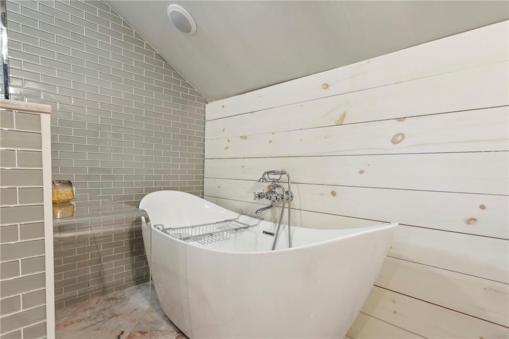 13 Roanoke Avenue NE