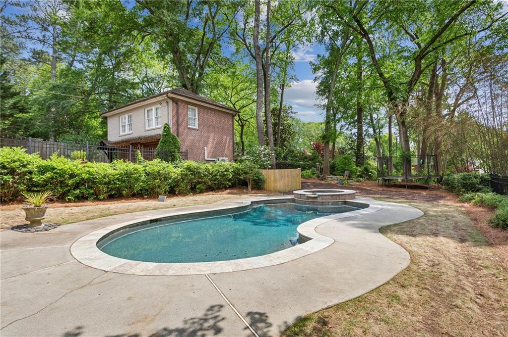 13 Roanoke Avenue NE