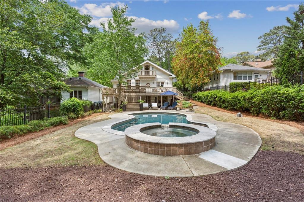 13 Roanoke Avenue NE