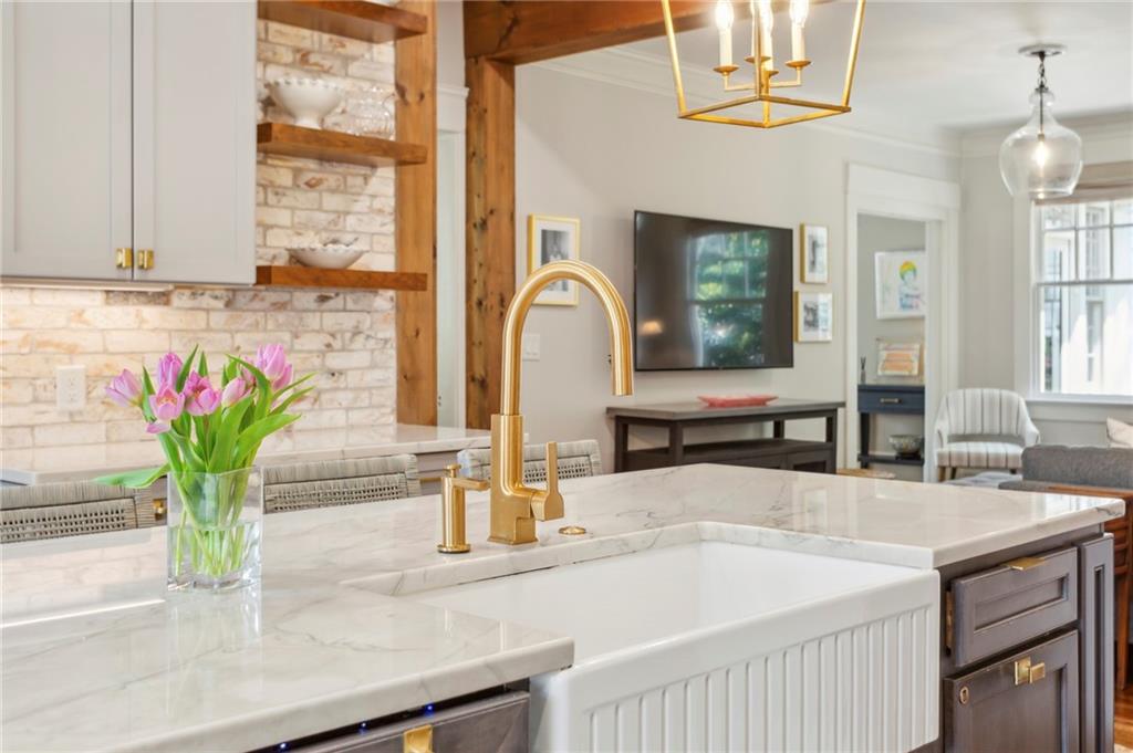 13 Roanoke Avenue NE