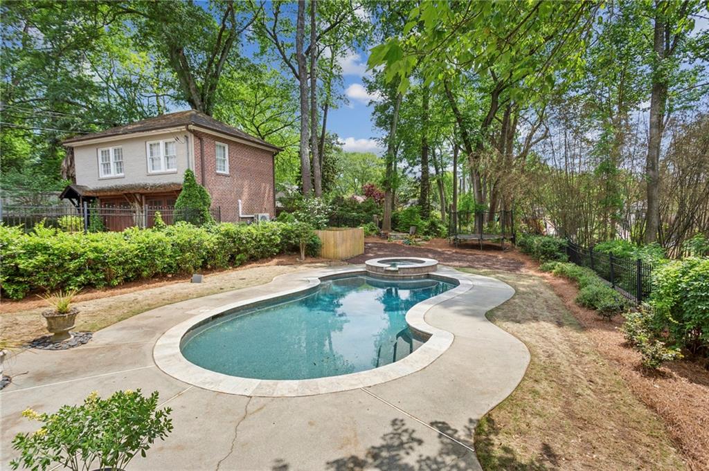 13 Roanoke Avenue NE