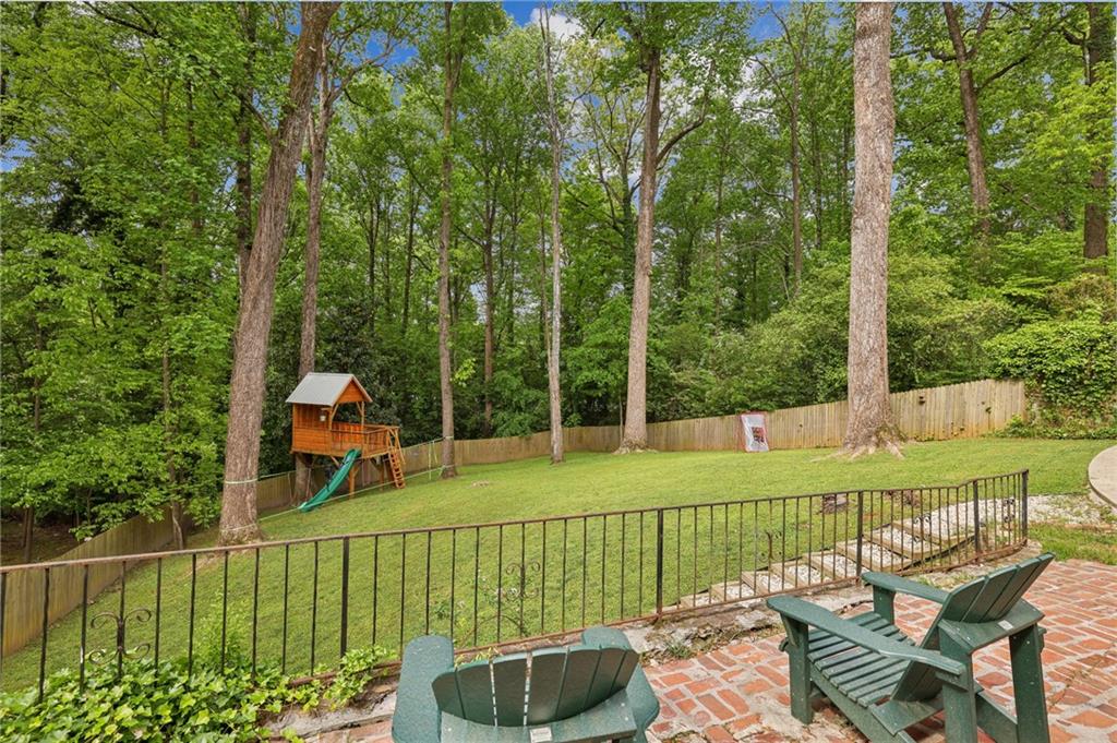 1022 Northcliffe Drive NW