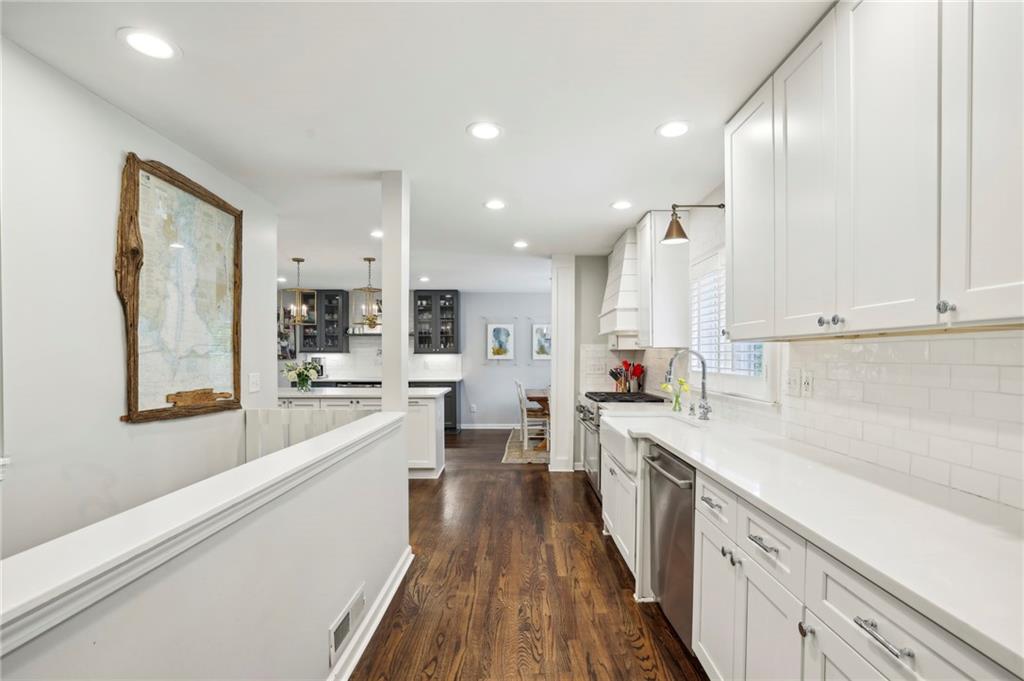 1022 Northcliffe Drive NW