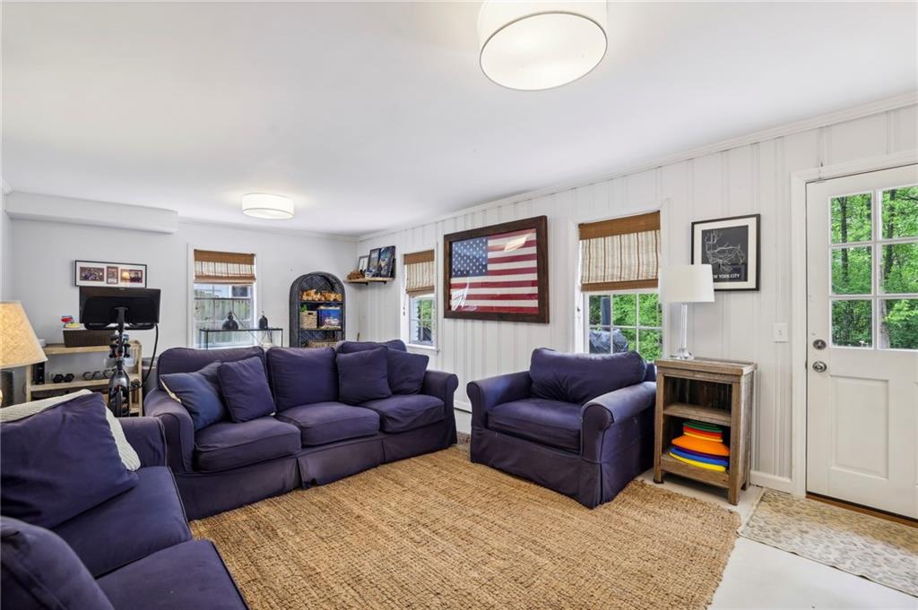 1022 Northcliffe Drive NW