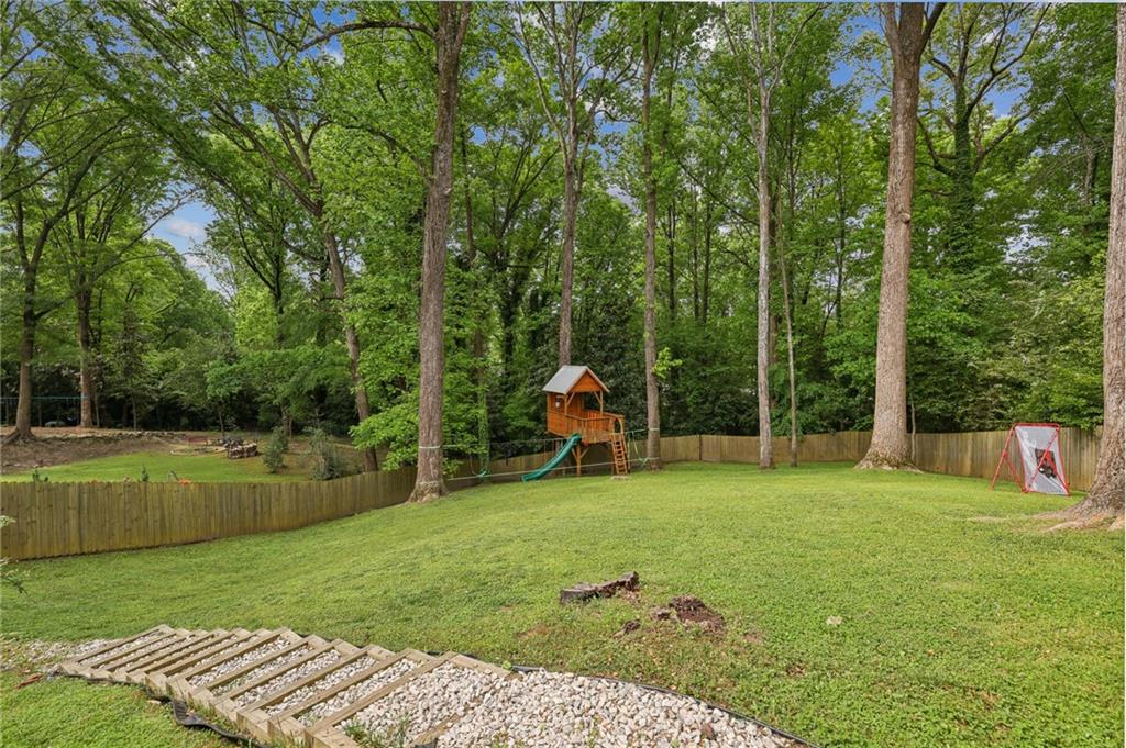 1022 Northcliffe Drive NW