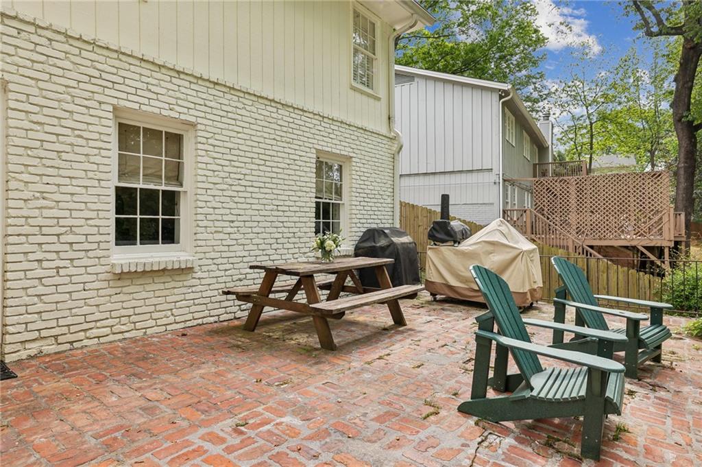 1022 Northcliffe Drive NW