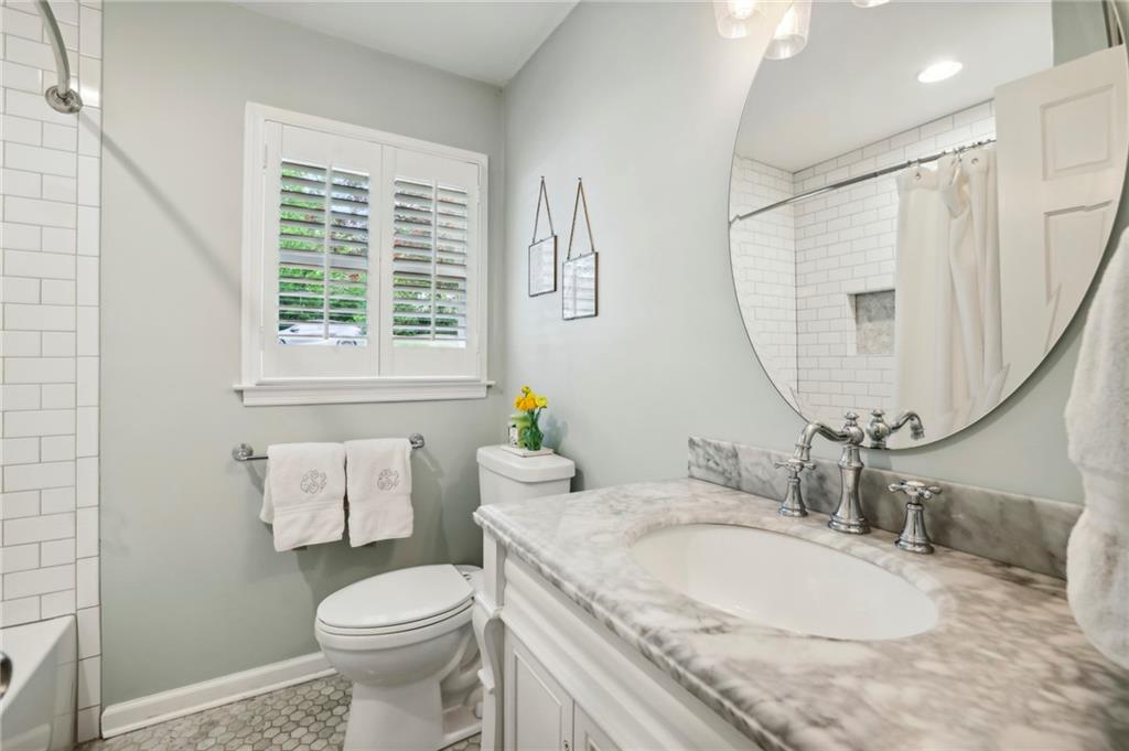 1022 Northcliffe Drive NW